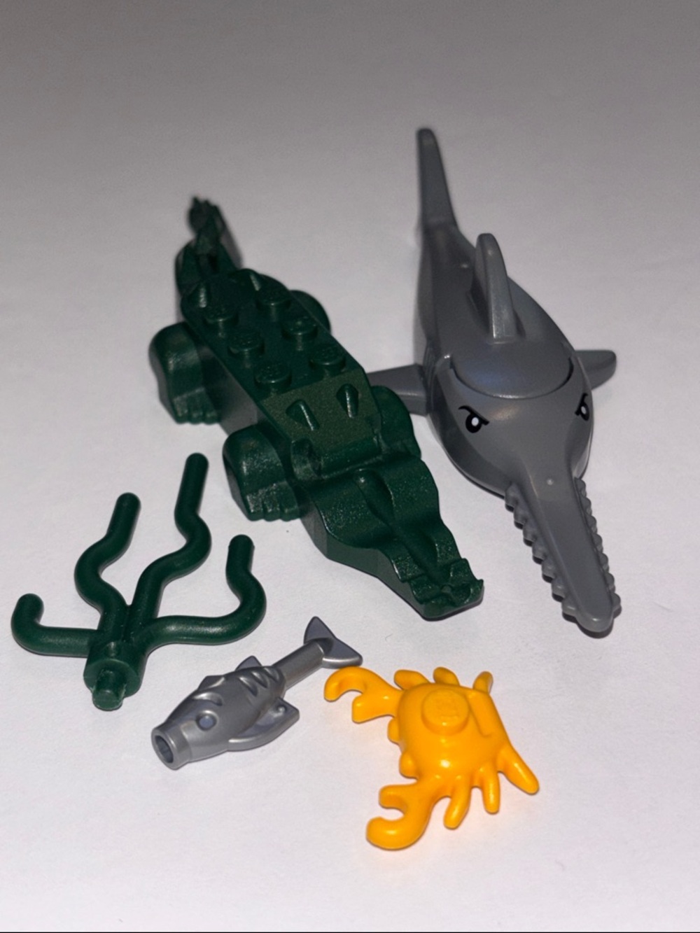 LEGO shark Lego Gator  Lego Sea Creatures Pack - Gray Shark & Green Crocodile